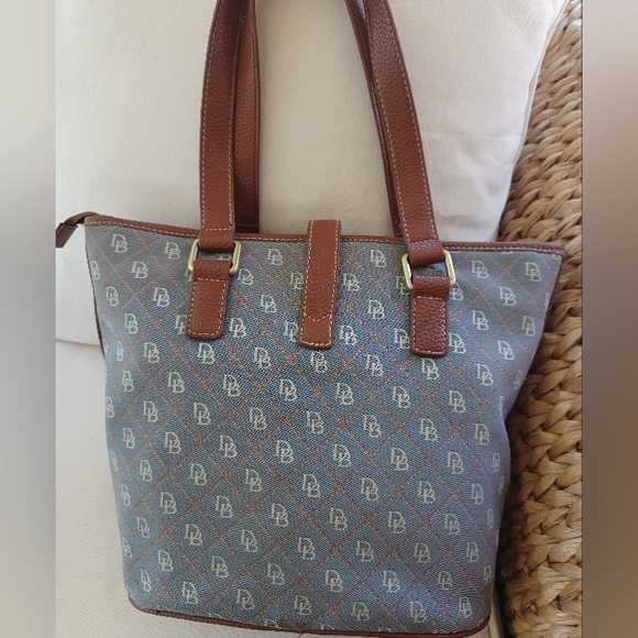 COPY - Dooney & Bourke tote bag - Picture 2 of 9